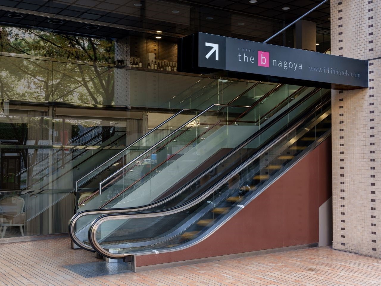 1F エントランス